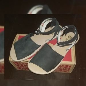 Van's Leila Girls Sz 4, Women's Sz 5 New Sandals